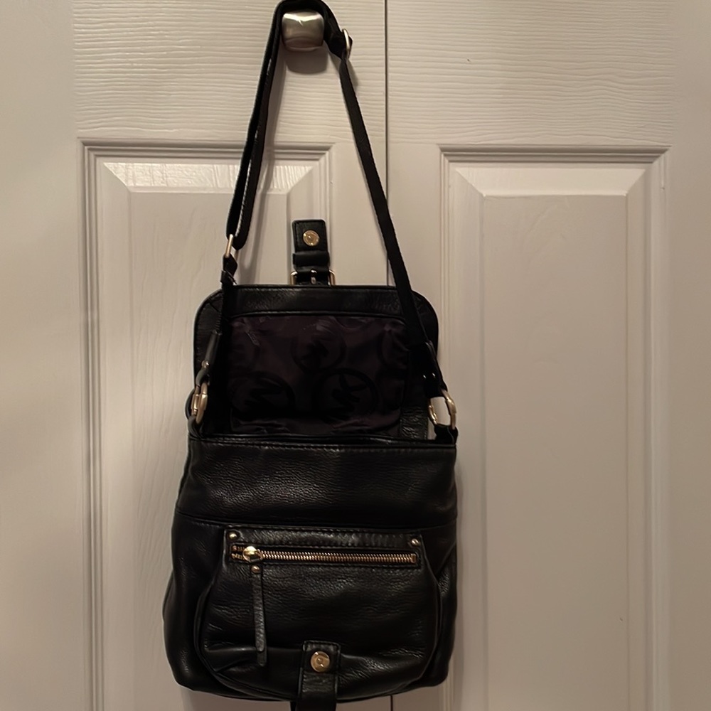 MICHAEL KORS BLACK LEATHER MESSENGER PURSE - Picture 8 of 12